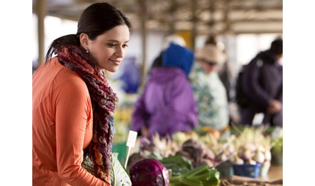 Woman at the market buying grosseries