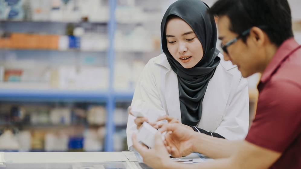 reading-medication-safety-instructions